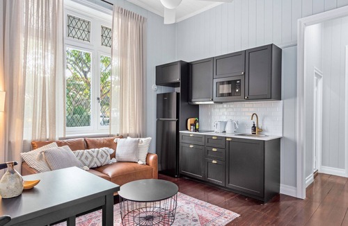 New Farm Apartment | The Lounge! 2 Bed/1 Bath/1 Car ~ New Farm