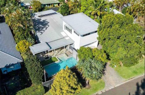 Noosa Heads Apartment | The Noosa Loft - Private, Close to Everything!