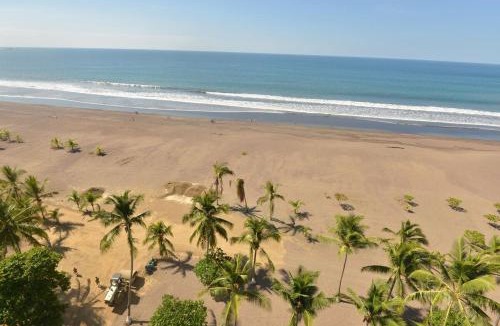 Barrio Los Villalobos Apartment | The Palms Jaco 1001 penthouse on the beach