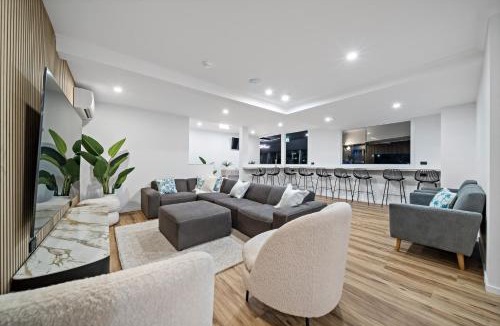Townsville Hotel | The Pier Pods on the water- 50m from Townsville bus terminal and ferry terminal