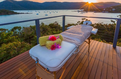 Shute Harbour Apartment | The Point Whitsundays – Iconic tropical couples retreat @ The Great Barrier Reef