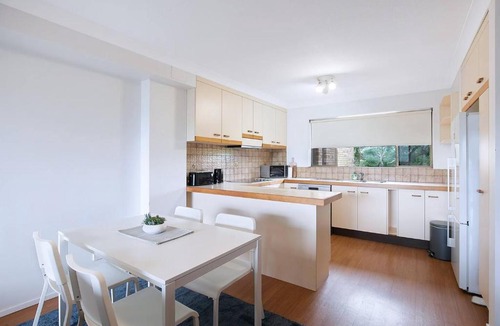 Auchenflower Apartment | The Poolside Perch - A Breezy Balcony Gem