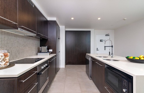 Craiglie Apartment | The Posh Penthouse With Stunning Rooftop Oasis* Free Parking And WIFI*
