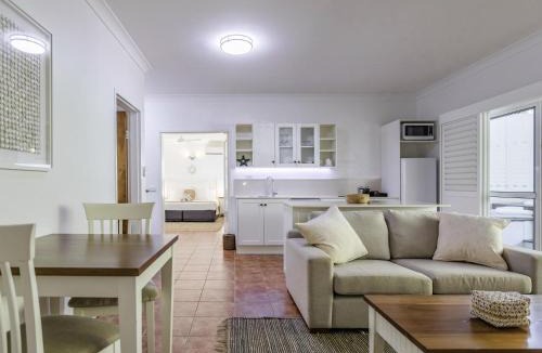 Palm Cove Hotel | The Reef House Adults Retreat - Enjoy 28 Complimentary Inclusions