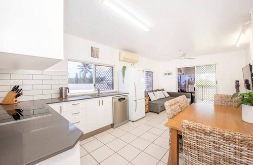 Grasstree Beach House | "The Retreat" Grasstree Beach Shacks