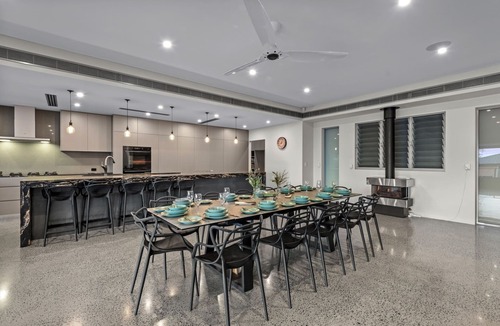 Margate House | "The Sands on Margate Beach" - Margate Q 4019