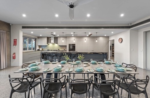 Margate House | "The Sands on Margate Beach" - Margate Q 4019
