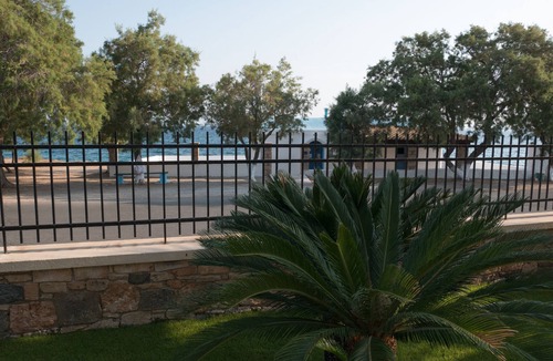 Aegina House | the stone house