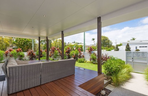 Noosaville House | The Stunning Noosa River Is Only Minutes Away