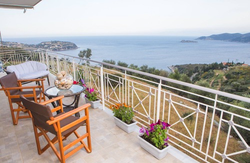 Agii Apostoli House | The Summer House by Argo Hotel