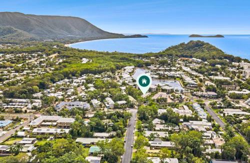 Trinity Beach Apartment | The Trinity Duo - Resort Comfort near Beach & Dining