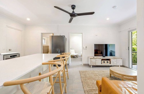 Trinity Beach Apartment | The Tropical Trinity A Breezy Beachside Getaway
