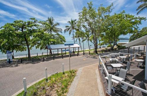 Trinity Beach Apartment | Tide and Seek at Trinity Beach