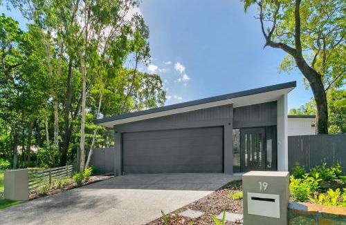 Clifton Beach House | Tiino Villa with Heated Pool Clifton Beach