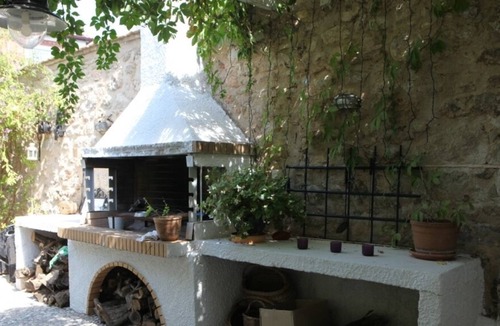 Galaxidi Apartment | To Spitaki Garden Guesthouse