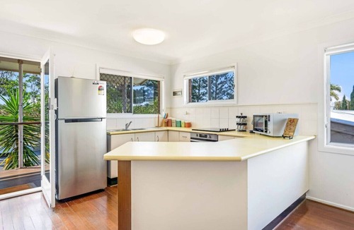 Burleigh Heads Apartment | Tony's Getaway in Koala Park + Amazing Beach Views