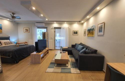Athens Apartment | Tony's suite with parking