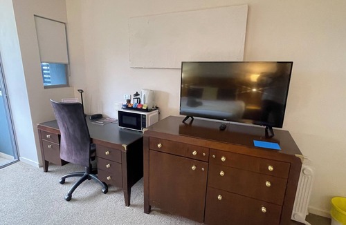 Urangan Apartment | Top Floor Studio Unit in Urangan Ocean Harbour Views Pool Spa