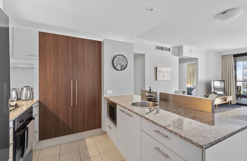 Fortitude Valley Apartment | Top of the Town! 2Bed/2Bath/1Car/Pool/Views ~ CBD
