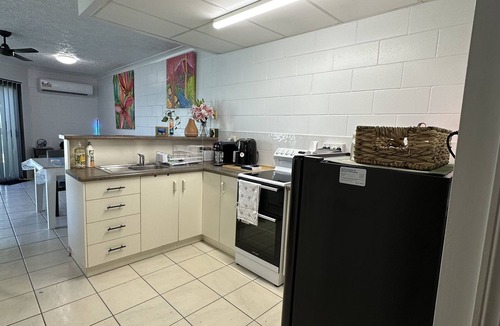 West End Apartment | TOWNSVILLE WEST END QLD n2 bedroom: fully furnished - saltwater pool in complex.