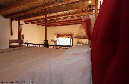 Skyros Town Apartment | Traditional studio