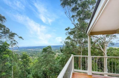 Ninderry House | Tranquil Escape with Beautiful Mountain Views