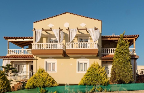 Sfakaki Villa | Tranquil Villa overlooking the Cretan sea