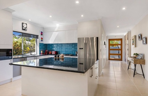 Noosaville House | Treasure Cove 6 - Walk to Noosa River, restaurants of Gympie terrace & the Noosaville shops