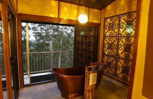 Austinville House | TREE HOUSE #2. Private, Tri-level with Gold Coast Hinterland Views