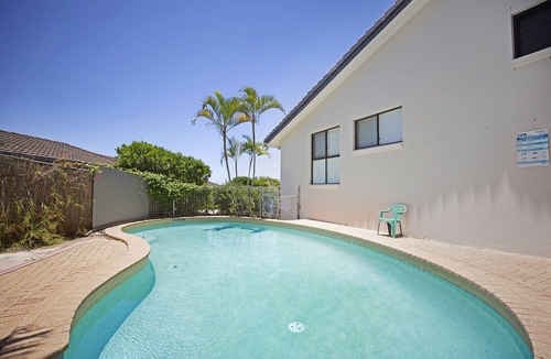 Peregian Beach Apartment | Tri level apartment straight opposite beach entry on Peregian Esplande.