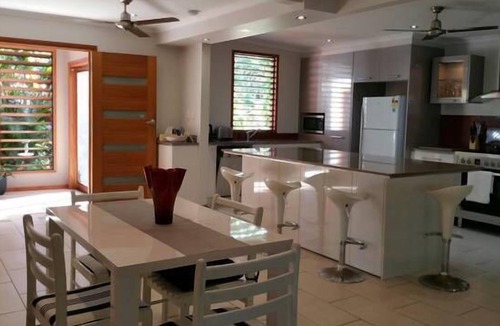 Trinity Beach House | Trinity Beach for Families and couples Courtesy car available on request