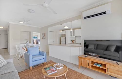 Trinity Beach Apartment | Trinity Beach Retreat with Pool and Scenic Views