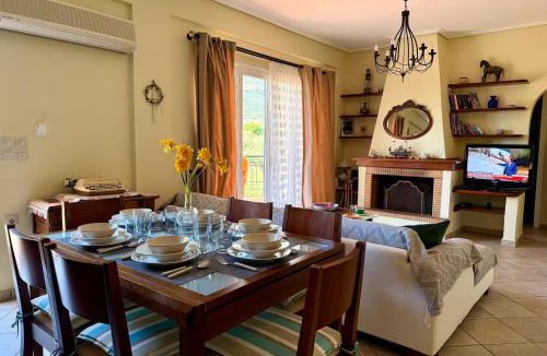 Dorida Apartment | Trizonia View Beach House - Glyfada Village by MPS