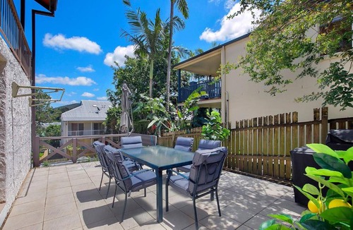 Indooroopilly House | Tropical Dreaming in the Heart of Indooroopilly