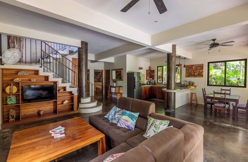 Mal Pais House | Tropical home in paradise!