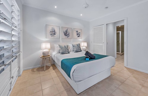 Jubilee Pocket Apartment | Tropical Mango WiFi Pool