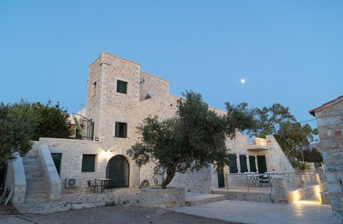 Omales Apartment | Tsopakas Avli Studio,Near tavern,Beach,Mani