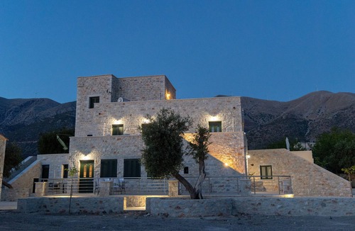 Omales Apartment | Tsopakas Nest Studio,Near tavern,Beach,Mani