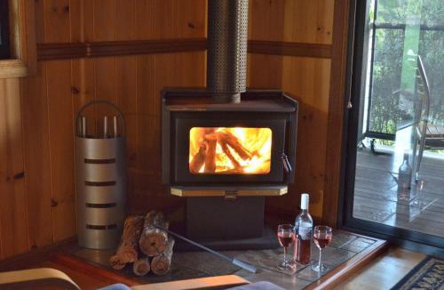Rathdowney Bed & Breakfast | Tuckeroo Cottages & Gardens - Blue Wren & Kookaburra