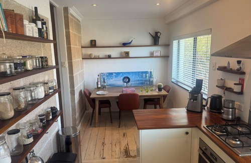 Bronte Apartment | Unique Executive Apartment in Sandstone Manor