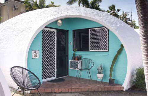 Trinity Beach Apartment | Unique Ocean-front Igloo at Trinity Beach sleeps 2