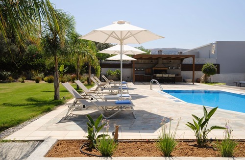 Adelianos Kampos Villa | Unique Villa with Lavish outdoor area