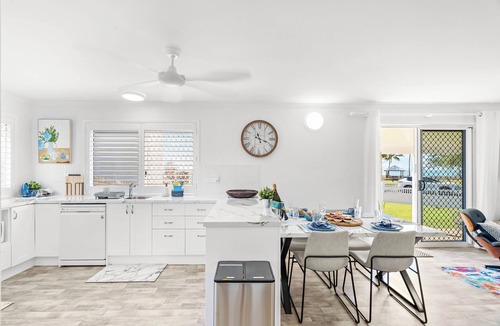 Slade Point House | Unit 1 Anna, 1 Bedroom Unit Beachside Mackay at beautiful Lamberts Beach, AU