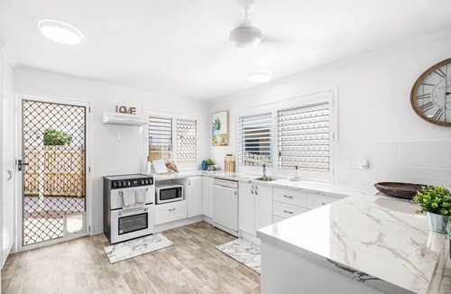 Slade Point House | Unit 1 Anna, 1 Bedroom Unit Beachside Mackay at beautiful Lamberts Beach, AU