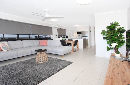 Coolum Beach Apartment | Unit 1 'Phoenix'/1736 David Low Way, Coolum Beach