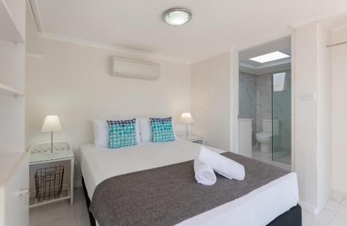 Port Douglas Apartment | Unit 15 @ Tropical Reef: 2 mins to Four Mile Beach