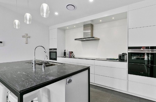 Noosa Heads Apartment | Unit 2/13 Angler Street, Noosa Heads