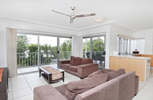 Coolum Beach Apartment | Unit 2 'Sea Breeze Villas'