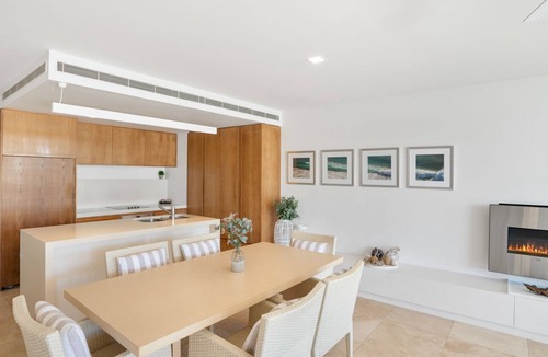 Rainbow Beach Apartment | Unit 7 Plantation Resort - Rainbow Beach. Air conditioned. Pool and outdoor spa. Wifi. Plantation Re