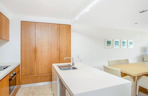 Rainbow Beach Apartment | Unit 8 Plantation Resort - Rainbow Beach. Plantation Resort. Air conditioned. Wifi. Pool and outdoor